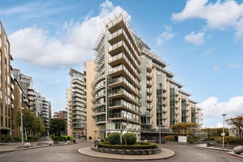 Juniper Drive, Battersea Reach... 2 bed flat to rent - £3,400 pcm (£785 pw)