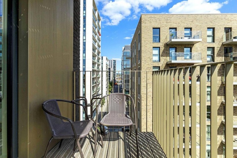 Cambium House, Palace Arts Way... 2 bed flat to rent - £2,150 pcm (£496 pw)