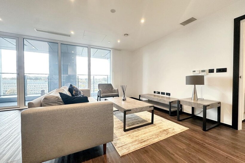 West Gate, London, W5 2 bed apartment to rent - £2,325 pcm (£537 pw)