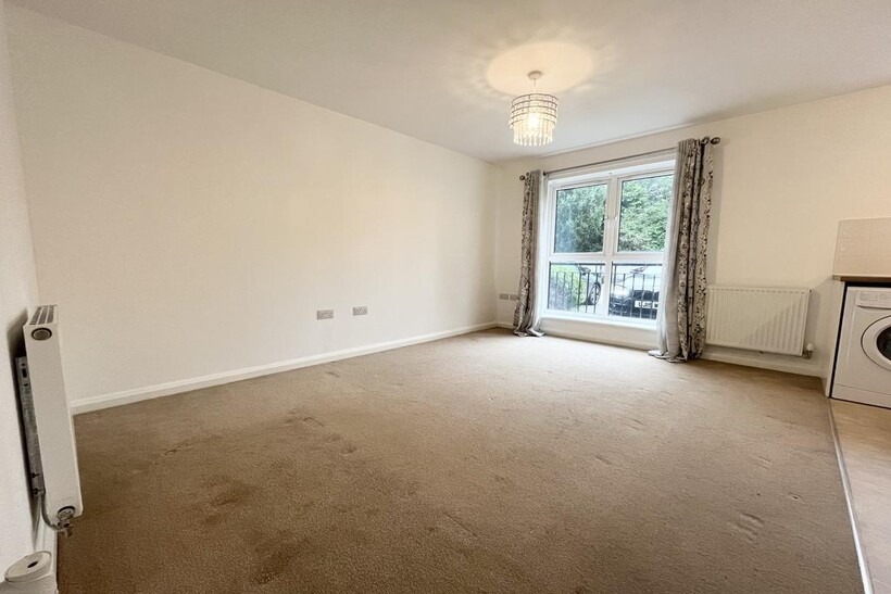 Frederick Drive, PETERBOROUGH PE4 2 bed apartment to rent - £920 pcm (£212 pw)