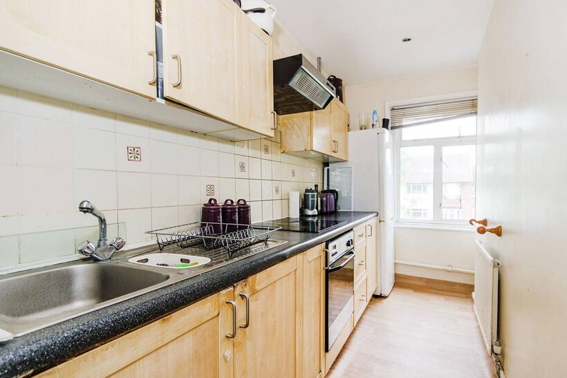 Lower Boston Road, Hanwell, London, W7 3 bed flat to rent - £2,395 pcm (£553 pw)
