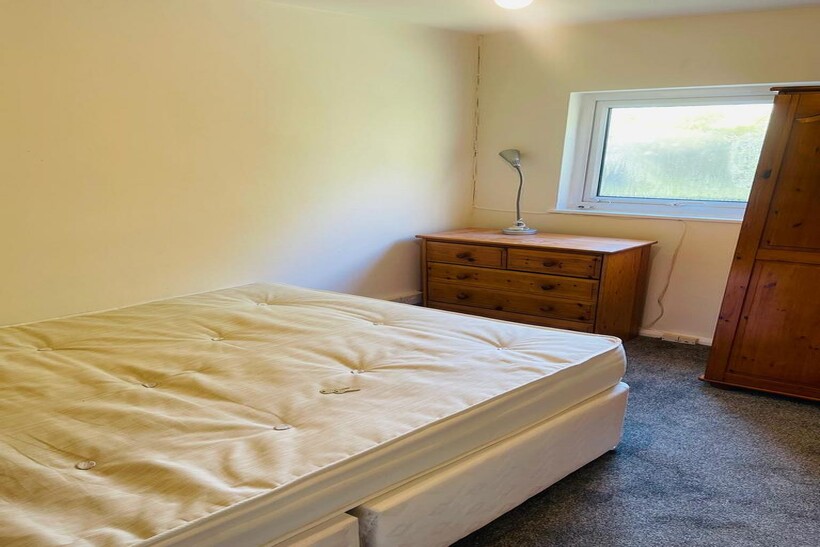 Curran Close, Uxbridge UB8 1 bed in a house share to rent - £850 pcm (£196 pw)