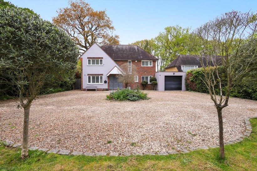 Dartnell Avenue, West Byfleet... 4 bed detached house to rent - £5,100 pcm (£1,177 pw)