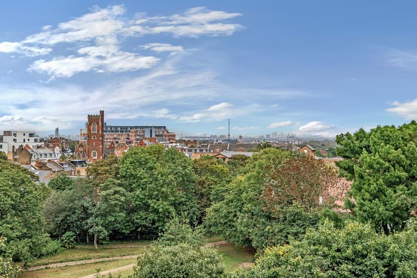 4 Woodlands Avenue, Acton W3 1 bed apartment to rent - £1,925 pcm (£444 pw)