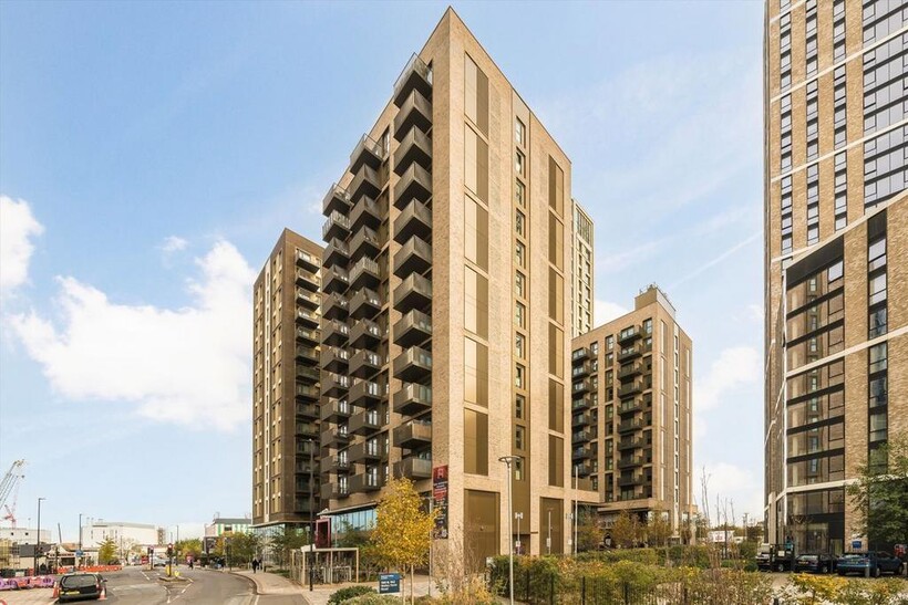Wales Farm Road, London W3 2 bed flat to rent - £2,197 pcm (£507 pw)