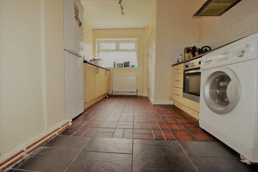 26 Langdale Avenue House Share 1 bed in a house share to rent - £546 pcm (£126 pw)