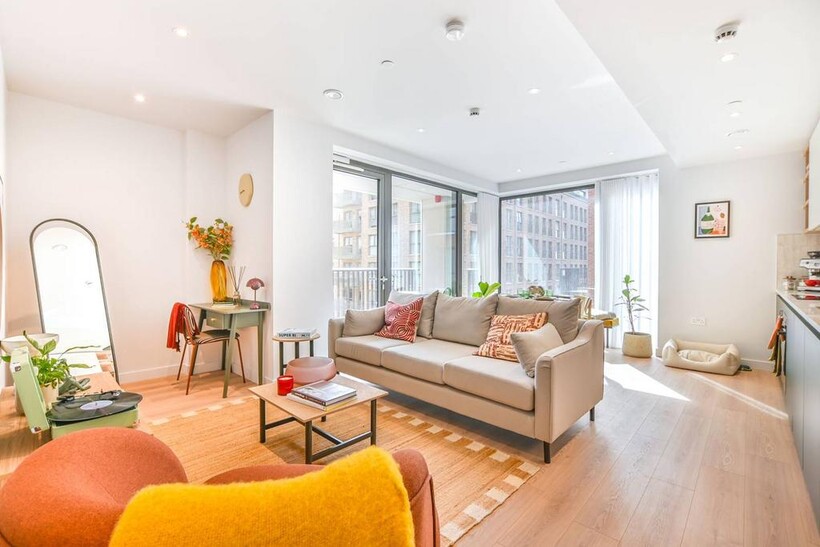 The Maple, Brent Cross, London, NW2 2 bed flat to rent - £2,915 pcm (£673 pw)