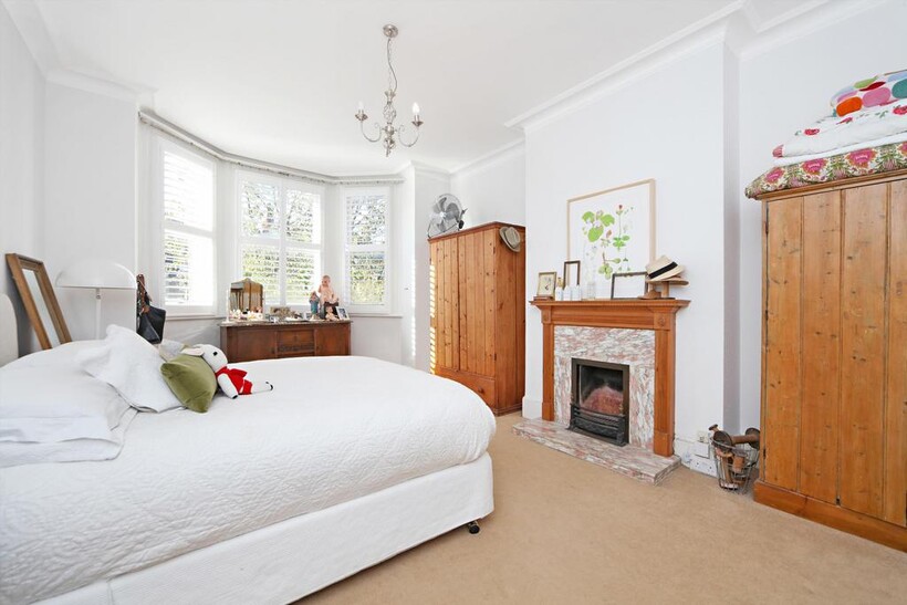 Berkeley Place, Wimbledon, London, SW19 6 bed detached house to rent - £5,995 pcm (£1,383 pw)