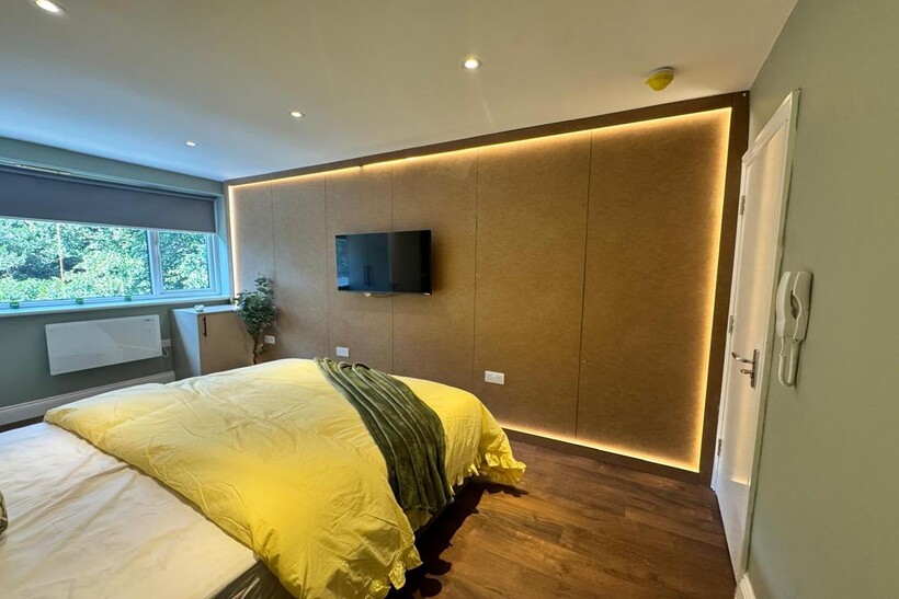 Cortis Road, London SW15 6 bed terraced house to rent - £6,700 pcm (£1,546 pw)