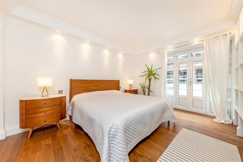 Inverness Terrace, London W2 3 bed flat to rent - £8,996 pcm (£2,076 pw)