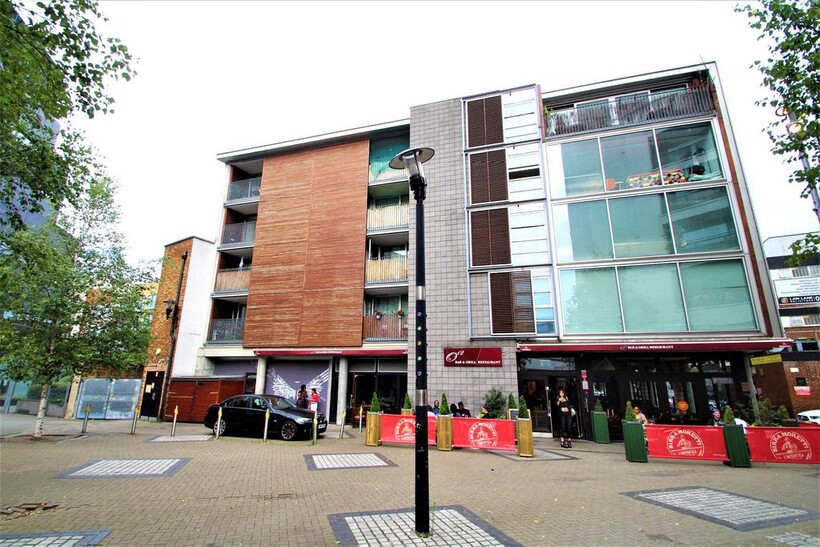 Flat, The Q Building,  The Grove... 2 bed apartment to rent - £1,800 pcm (£415 pw)