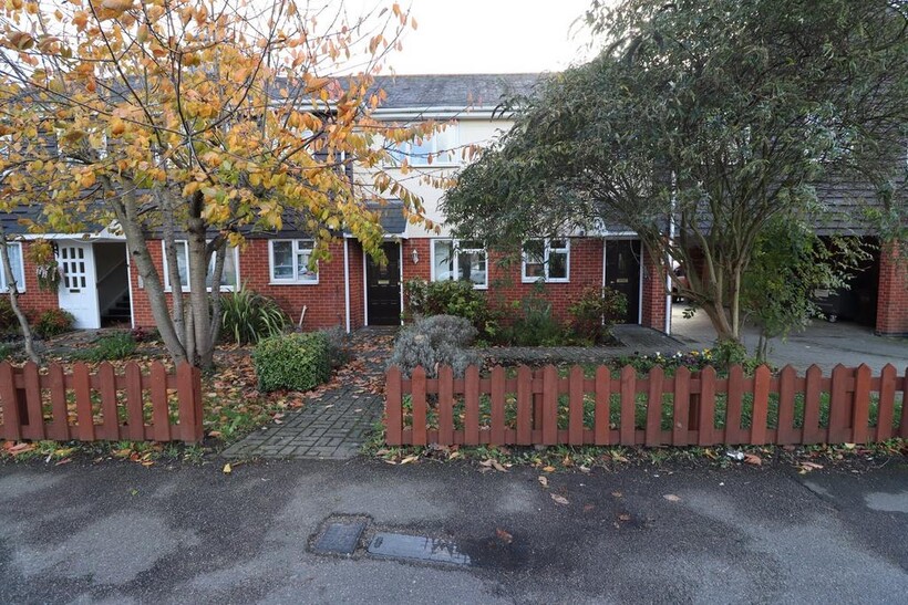 Hart Road, Benfleet, SS7 2 bed maisonette to rent - £1,200 pcm (£277 pw)
