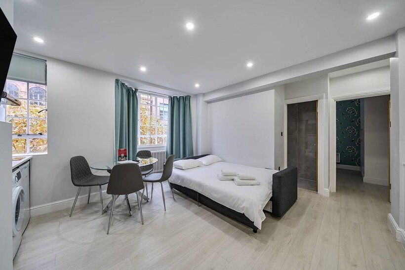 Sloane Avenue, Chelsea, London, SW3 2 bed flat to rent - £7,800 pcm (£1,800 pw)