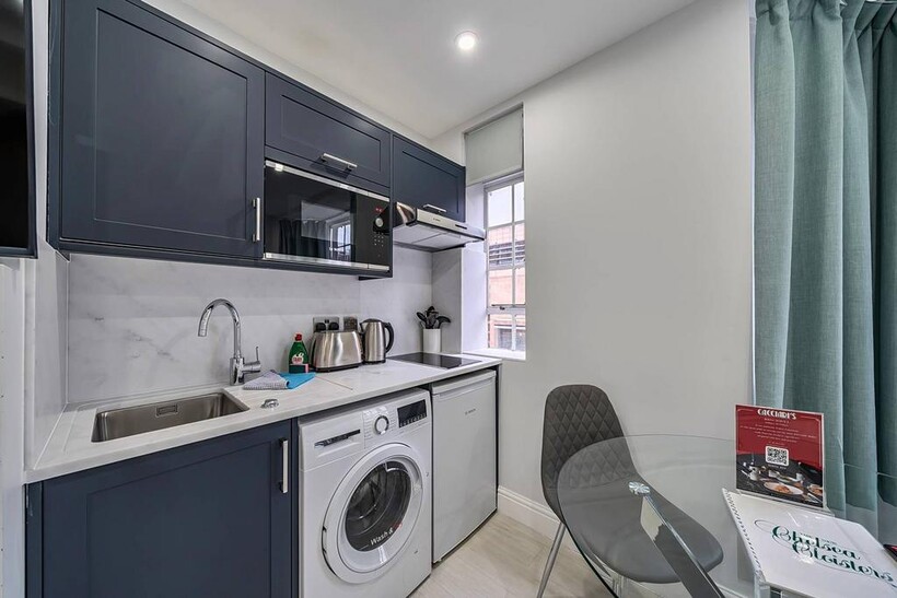 Sloane Avenue, Chelsea, London, SW3 2 bed flat to rent - £7,800 pcm (£1,800 pw)