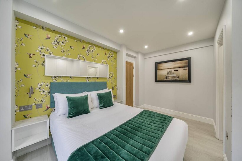 Sloane Avenue, Chelsea, London, SW3 2 bed flat to rent - £7,800 pcm (£1,800 pw)