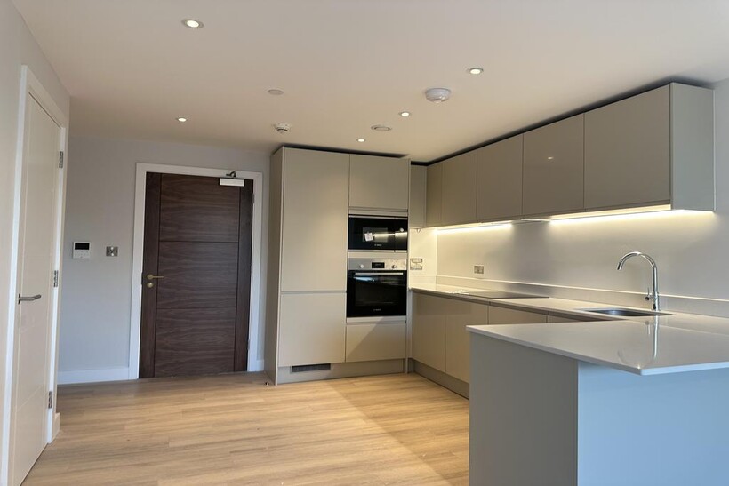 Paramount House, Redford Way... 1 bed apartment to rent - £1,800 pcm (£415 pw)