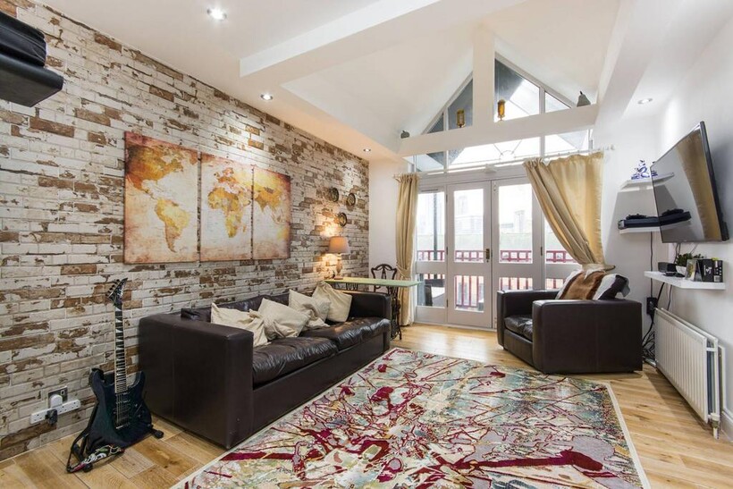 Lancaster Drive, Isle Of Dogs... 1 bed flat to rent - £3,142 pcm (£725 pw)