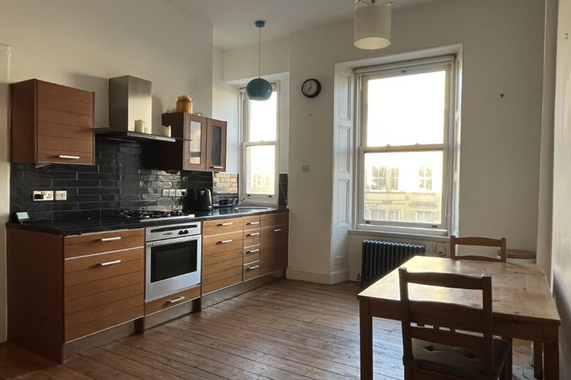 Montgomery Street, Edinburgh EH7 1 bed flat to rent - £1,045 pcm (£241 pw)