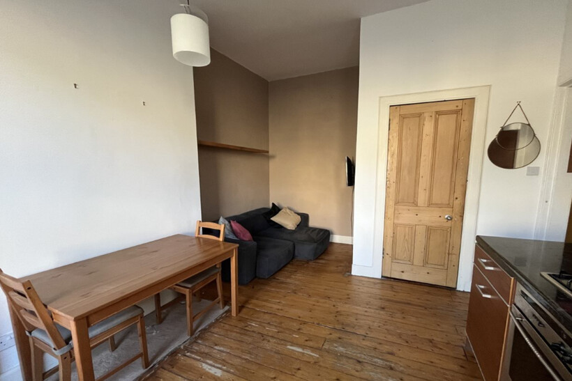 Montgomery Street, Edinburgh EH7 1 bed flat to rent - £1,045 pcm (£241 pw)