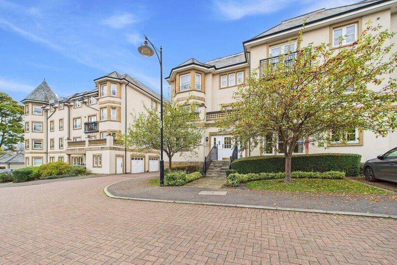 51/7 Rattray Drive 3 bed flat to rent - £1,995 pcm (£460 pw)