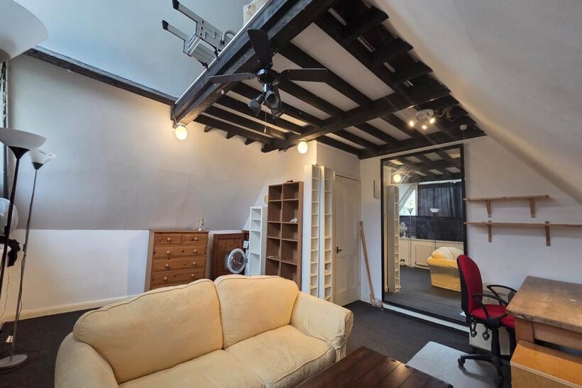 Mildridge Farmhouse, Horton Road... 1 bed flat to rent - £1,450 pcm (£335 pw)