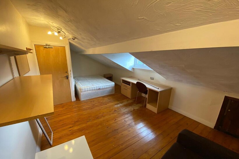 Ash Grove, Leeds 8 bed house to rent - £4,853 pcm (£1,120 pw)