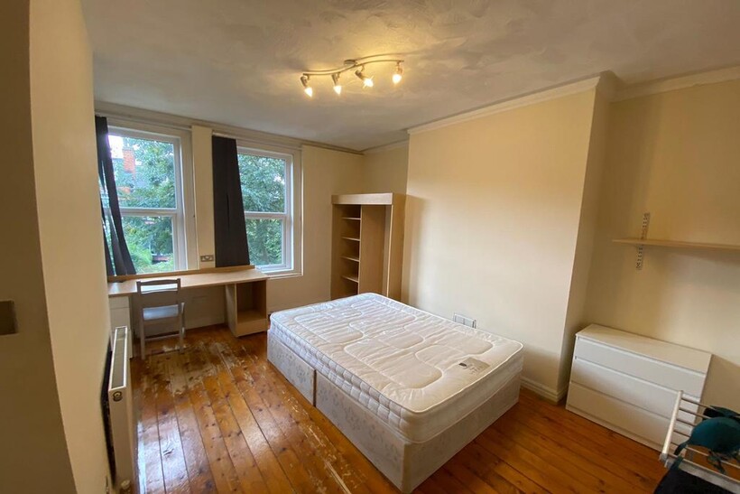 Ash Grove, Leeds 8 bed house to rent - £4,853 pcm (£1,120 pw)