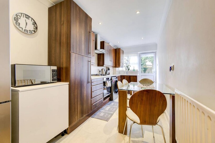 Harwood Road, Fulham, London, SW6 2 bed flat to rent - £6,717 pcm (£1,550 pw)