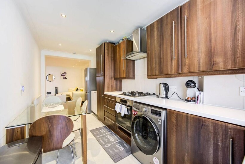 Harwood Road, Fulham, London, SW6 2 bed flat to rent - £6,717 pcm (£1,550 pw)