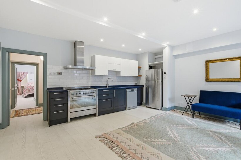 Powis Gardens, London, W11 2 bed apartment to rent - £3,680 pcm (£849 pw)