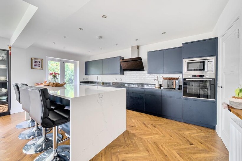 Greatford Drive, Guildford GU1 5 bed terraced house to rent - £5,950 pcm (£1,373 pw)