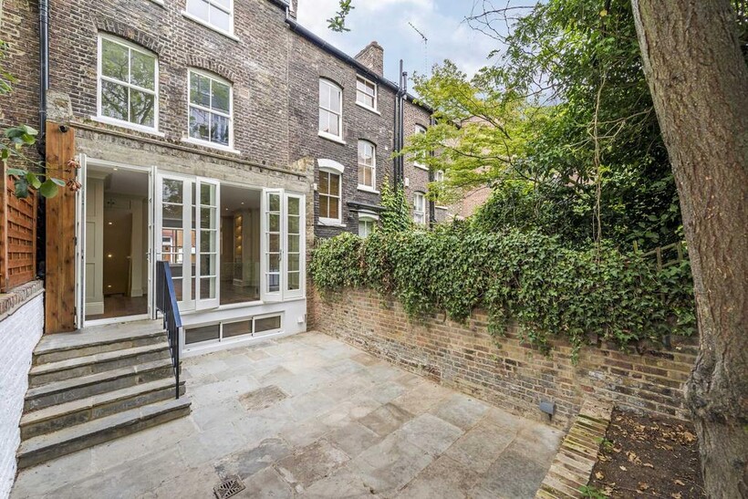 Yeoman`s Row, Knightsbridge SW3 3 bed house to rent - £8,883 pcm (£2,050 pw)