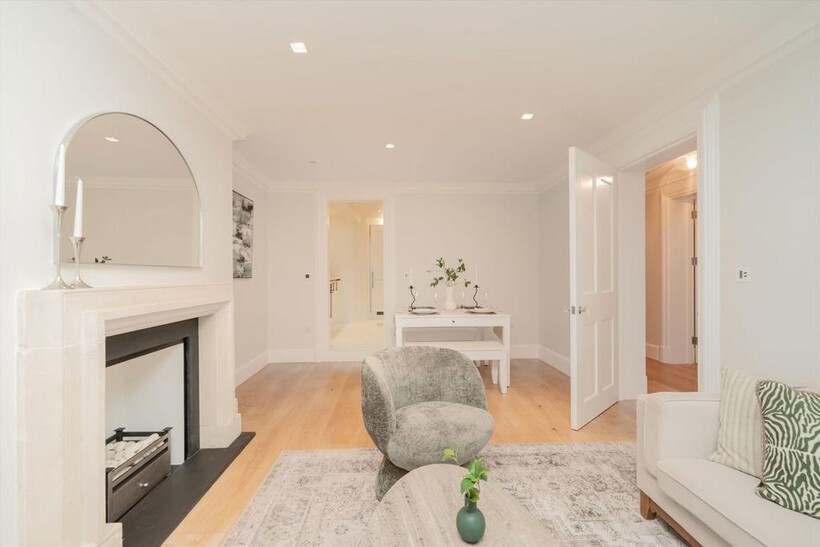 Cadogan Square, London SW1X 2 bed flat to rent - £5,499 pcm (£1,269 pw)