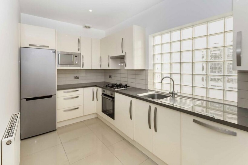 Brunswick Road, London W5 2 bed flat to rent - £2,323 pcm (£536 pw)
