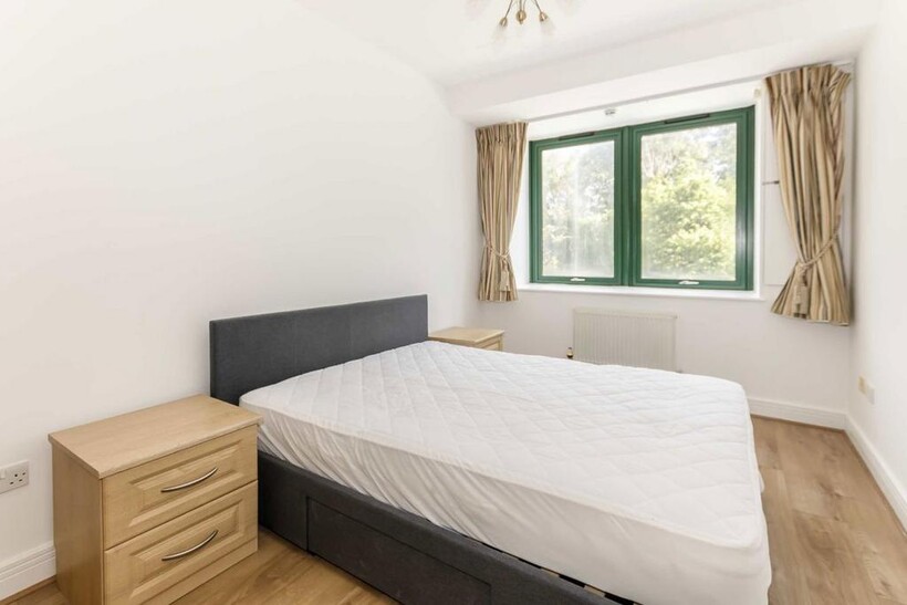 Brunswick Road, London W5 2 bed flat to rent - £2,323 pcm (£536 pw)