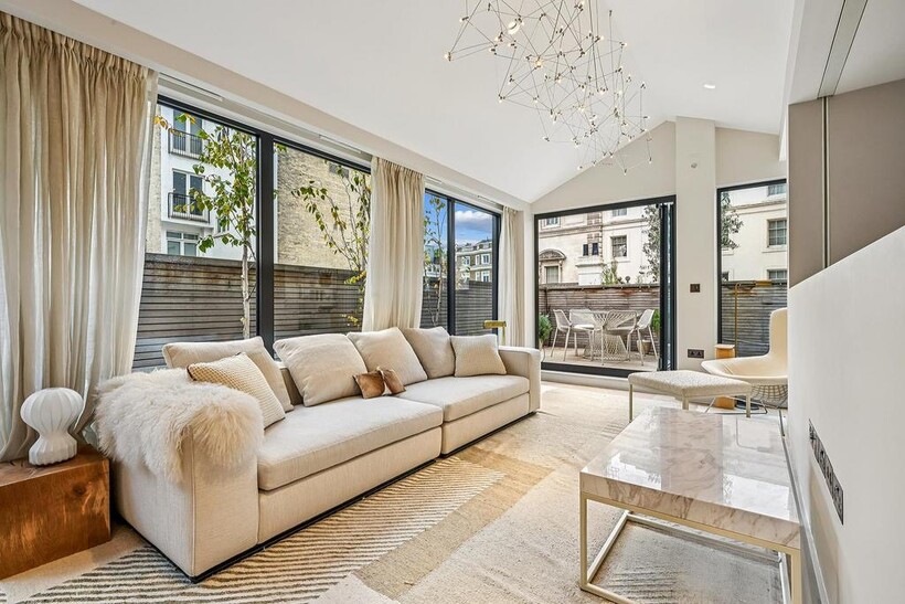 Russell Court, London, SW1A 3 bed terraced house to rent - £16,250 pcm (£3,750 pw)