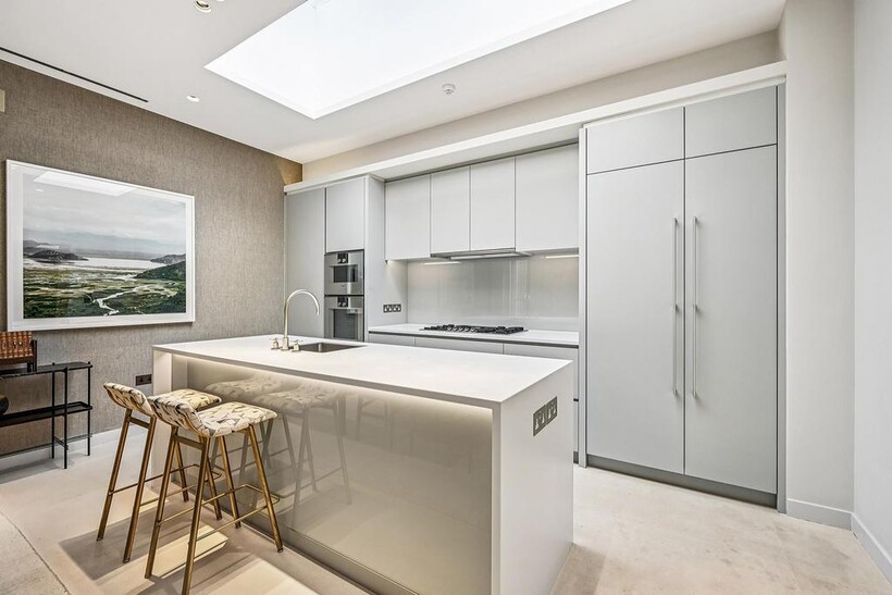 Russell Court, London, SW1A 3 bed terraced house to rent - £16,250 pcm (£3,750 pw)