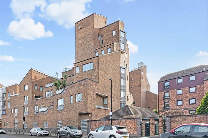 Cumberland Mills Square, London E14 2 bed flat to rent - £2,197 pcm (£507 pw)