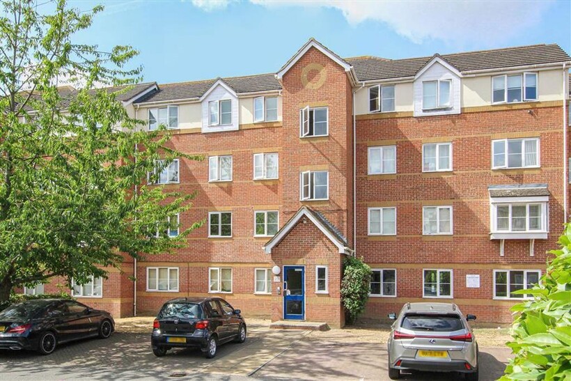Dairyman Close, London NW2 2 bed flat to rent - £1,798 pcm (£415 pw)