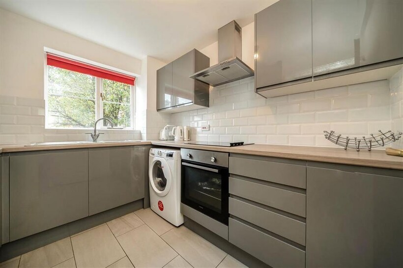 Dairyman Close, London NW2 2 bed flat to rent - £1,798 pcm (£415 pw)