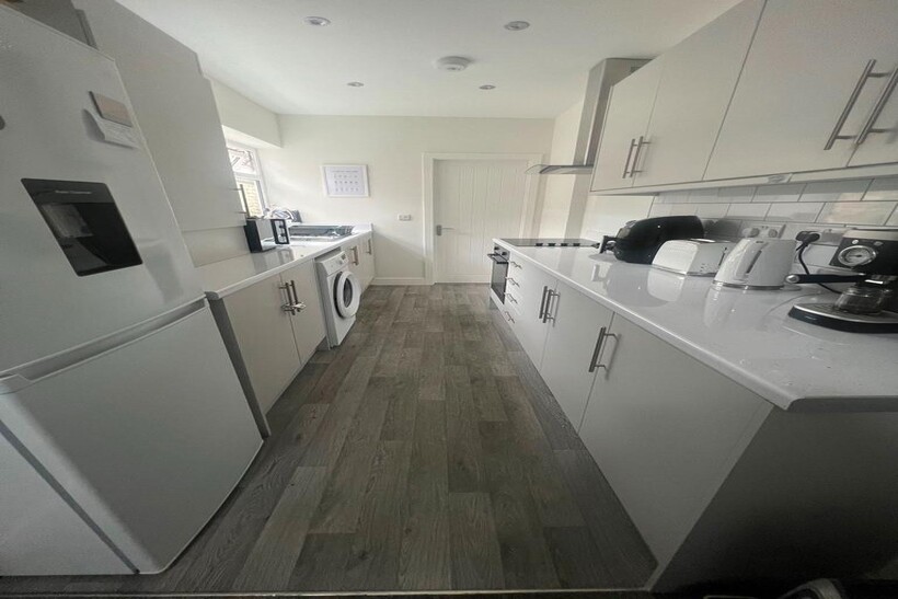 Aire Street, Middlesbrough TS1 4 bed semi-detached house to rent - £450 pcm (£104 pw)