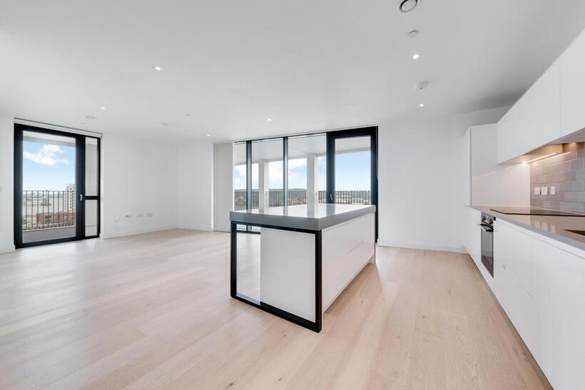 Pinnacle House, Royal Wharf, E16 3 bed apartment to rent - £3,198 pcm (£738 pw)