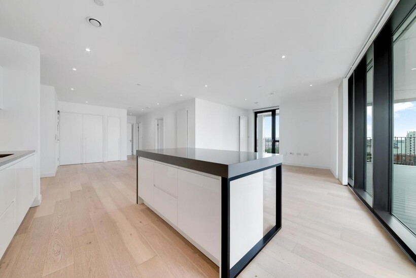 Pinnacle House, Royal Wharf, E16 3 bed apartment to rent - £3,198 pcm (£738 pw)