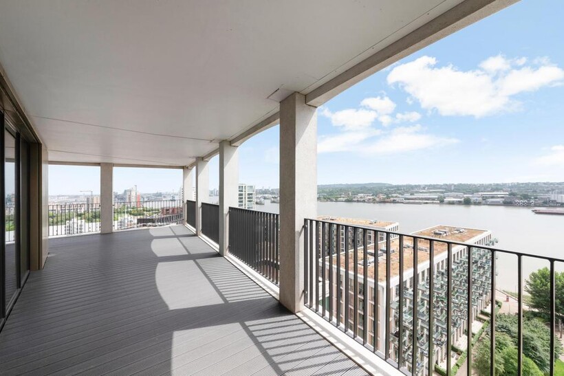 Pinnacle House, Royal Wharf, E16 3 bed apartment to rent - £3,198 pcm (£738 pw)
