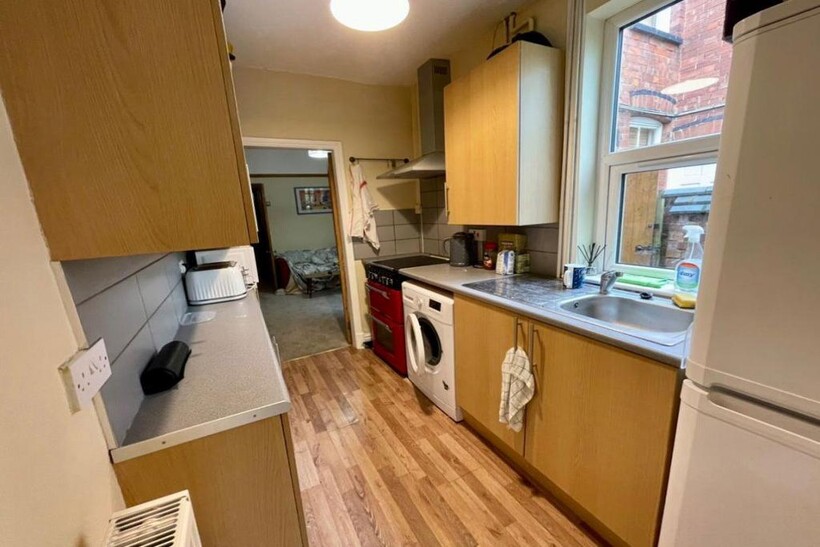 St Leonards Road, Leicester 3 bed terraced house to rent - £520 pcm (£120 pw)