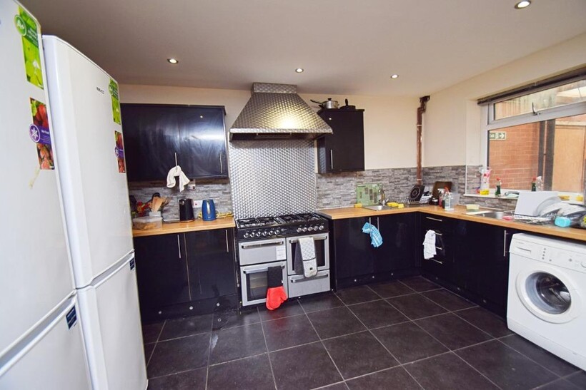 Cauldon Road, Stoke-On-Trent ST4 8 bed terraced house to rent - £476 pcm (£110 pw)