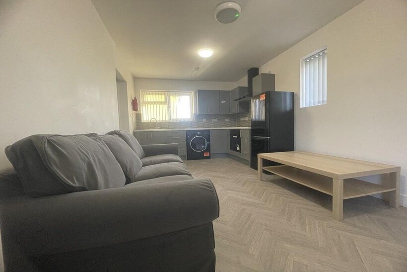 Room 2 1 bed in a house share to rent - £550 pcm (£127 pw)