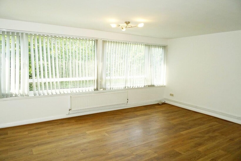 Britten Lodge, Bromley BR2 2 bed flat to rent - £1,575 pcm (£363 pw)