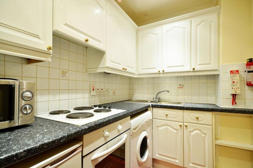 Penywern Road, Earls Court, London, SW5 2 bed flat to rent - £2,384 pcm (£550 pw)