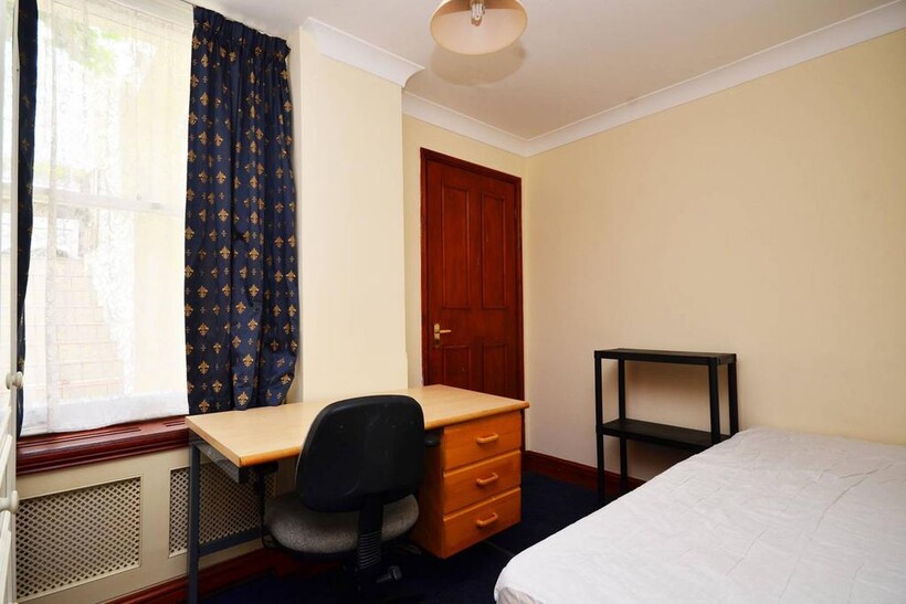 Penywern Road, Earls Court, London, SW5 2 bed flat to rent - £2,384 pcm (£550 pw)